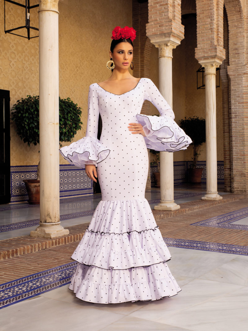 Traje de flamenca blanco lunar negro